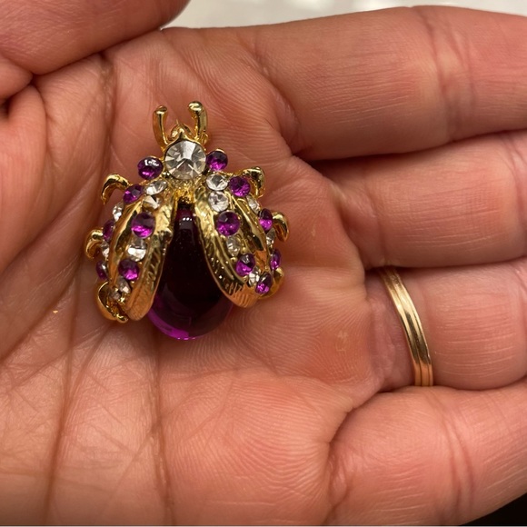 Jewelry - Small Beetle bug insect gold tone brooch